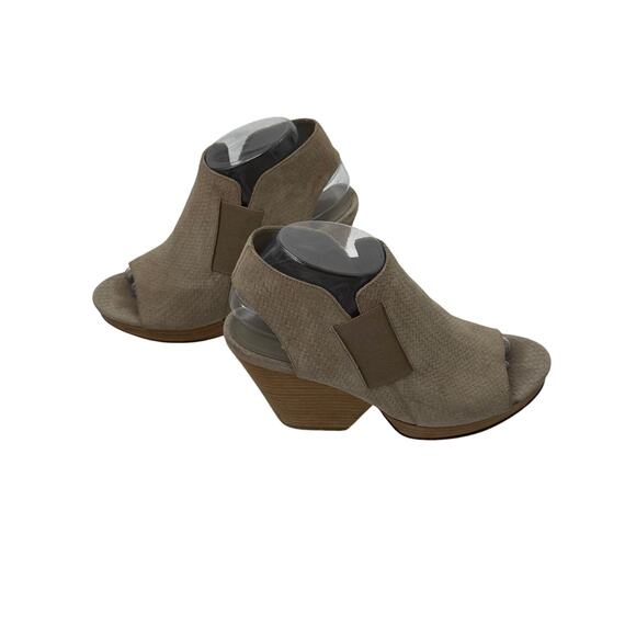 Eileen Fisher Taupe Peep Toe Wedge Sandals Size 8 Textured Suede Vero Cuoio Heel - Picture 5 of 7